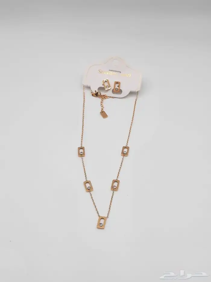 اساور وخواتم وسلاسل مميزة LV وكارتير مع الملحقات ويوجد توصيل 59