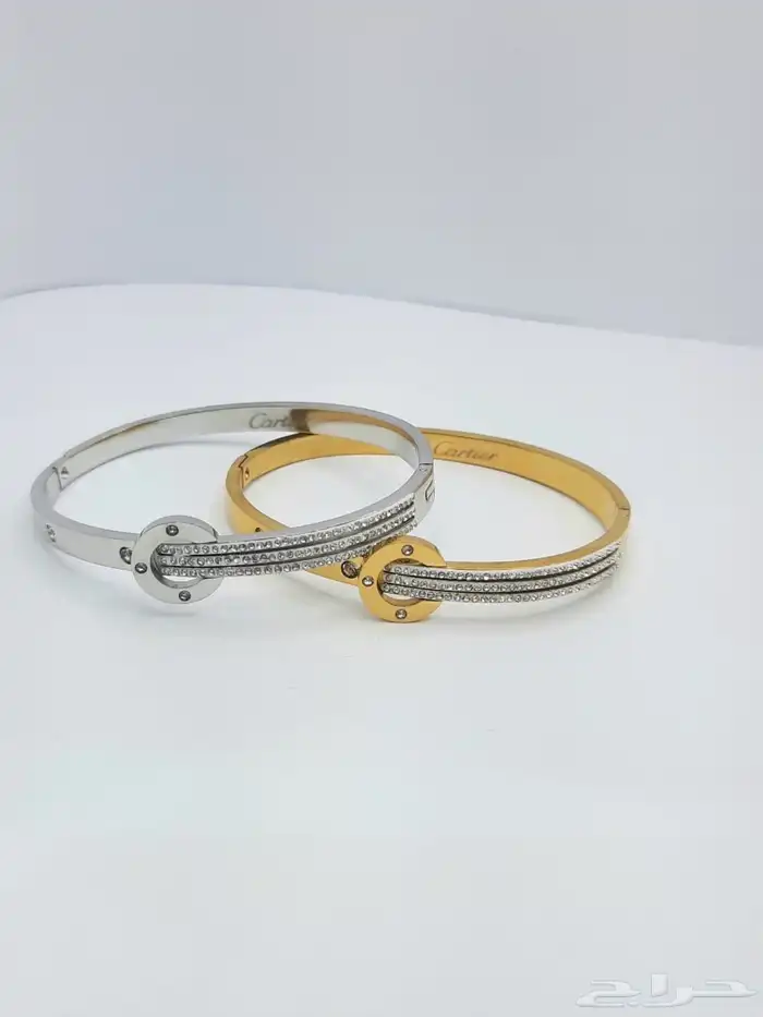 اساور وخواتم وسلاسل مميزة LV وكارتير مع الملحقات ويوجد توصيل 35