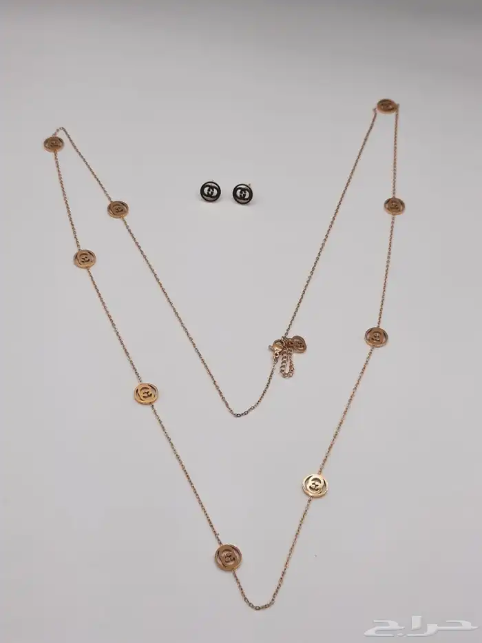 اساور وخواتم وسلاسل مميزة LV وكارتير مع الملحقات ويوجد توصيل 0