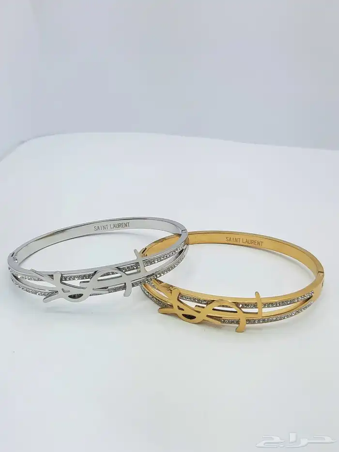 اساور وخواتم وسلاسل مميزة LV وكارتير مع الملحقات ويوجد توصيل 44