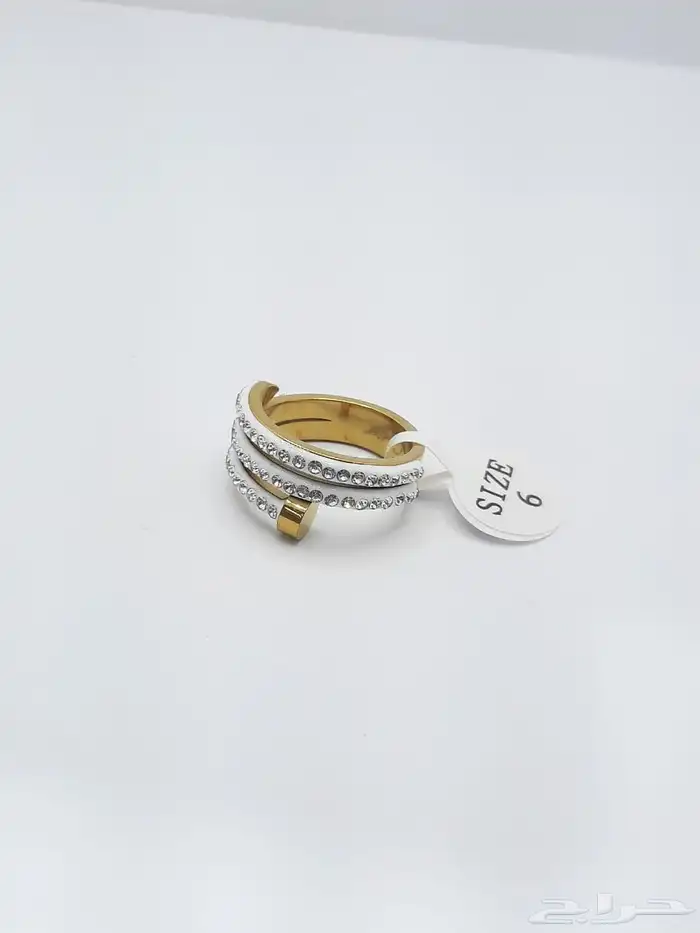 اساور وخواتم وسلاسل مميزة LV وكارتير مع الملحقات ويوجد توصيل 90