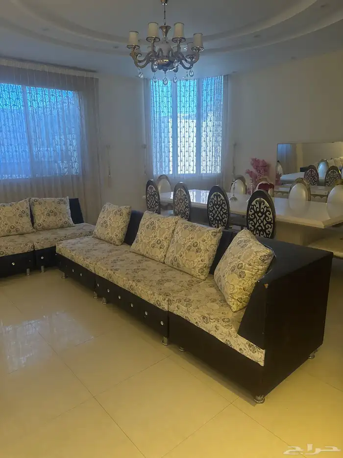 كنب نظيف ابيض ماجاه شي مخليه فتره عندي ولا احتاجه 2