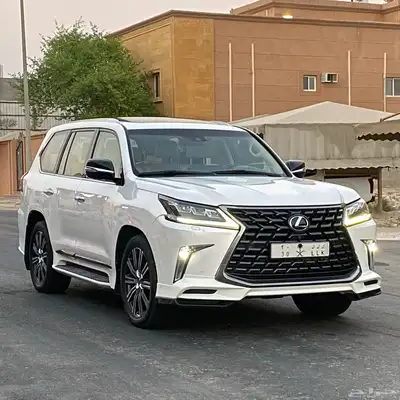 تصوير محترف للسيارات لغرض البيع في الخبر 44