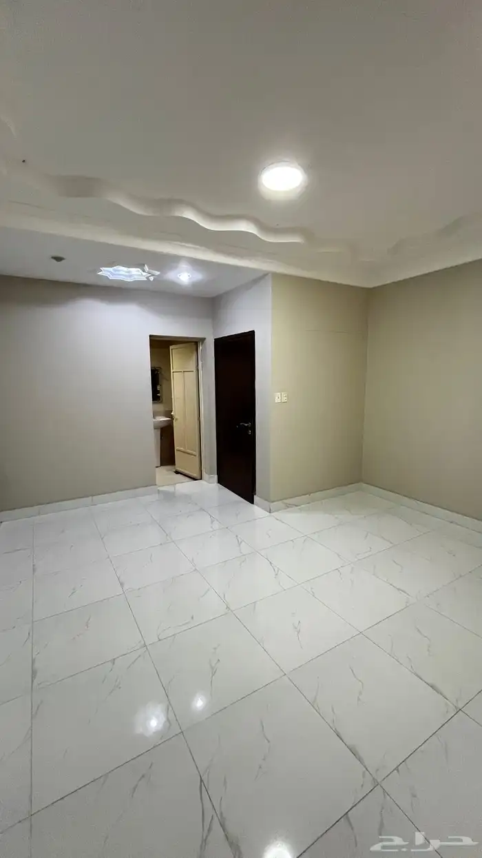 شقة للبيع بحي الحمراء بالجبيل ارضيه 530 الف فقط 1