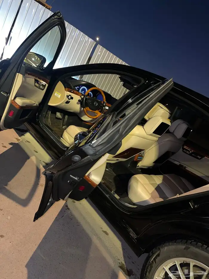 للبيع مرسيدس 600 اسود فل 2011 5