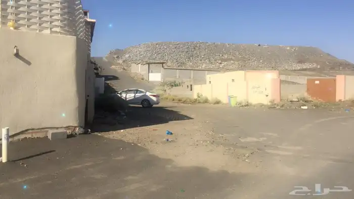 حوش للبيع خلف محطة المستقبل 3