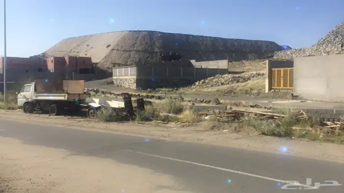 حوش للبيع خلف محطة المستقبل 2