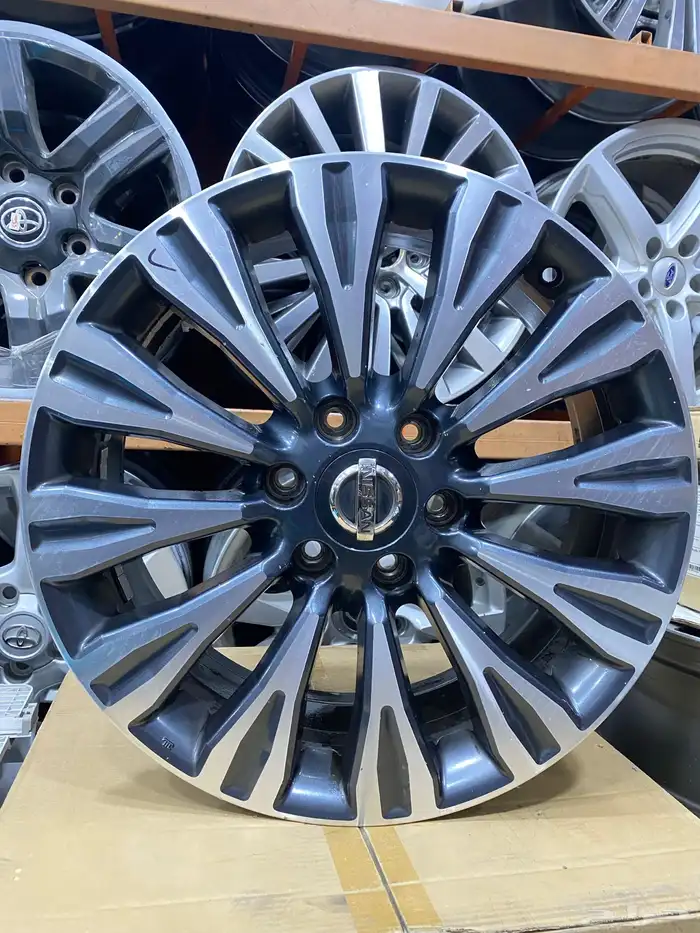 جنوط  نيسان بلاتينيوم موديل 2015 مقاس 20 اصلي وكاله 1