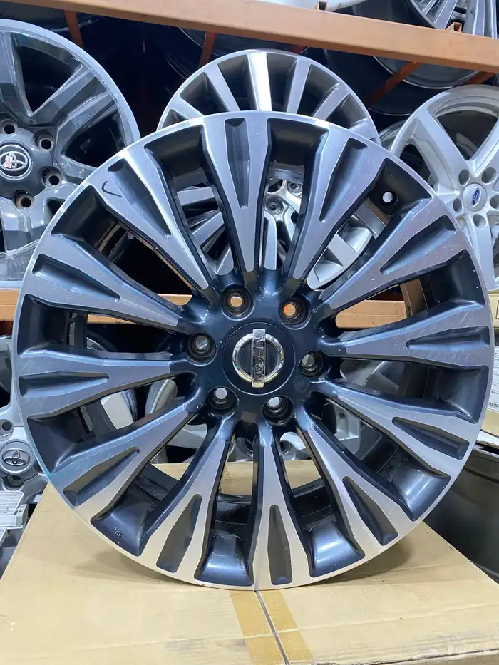 جنوط  نيسان بلاتينيوم موديل 2015 مقاس 20 اصلي وكاله 2