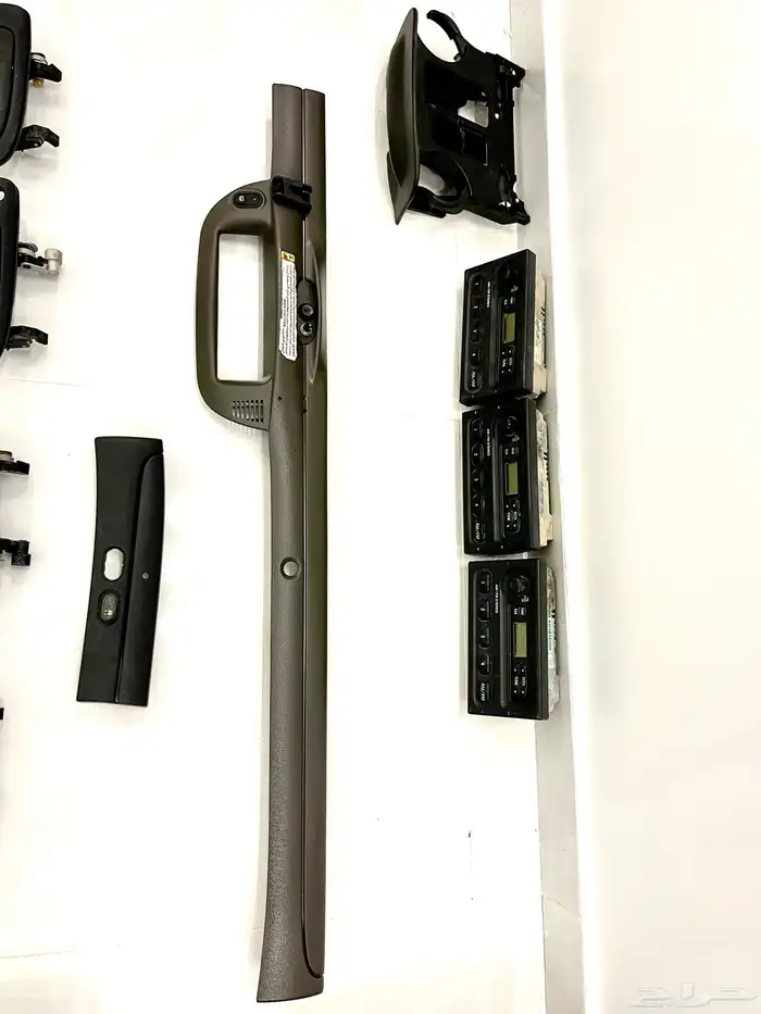 قطع غيار للفورد البوليسي مسكات ابواب ومسطرة لون رصاصي ومسجل 3