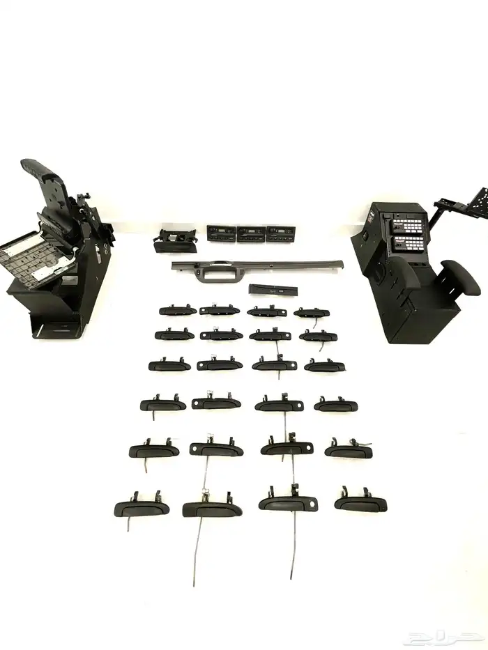 قطع غيار للفورد البوليسي مسكات ابواب ومسطرة لون رصاصي ومسجل 1