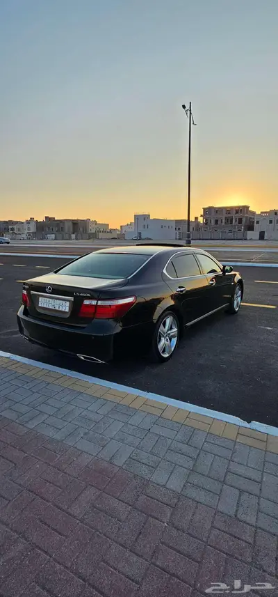 للبيع لكزس LS460L عبد اللطيف جميل 28