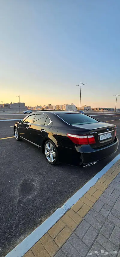 للبيع لكزس LS460L عبد اللطيف جميل 25