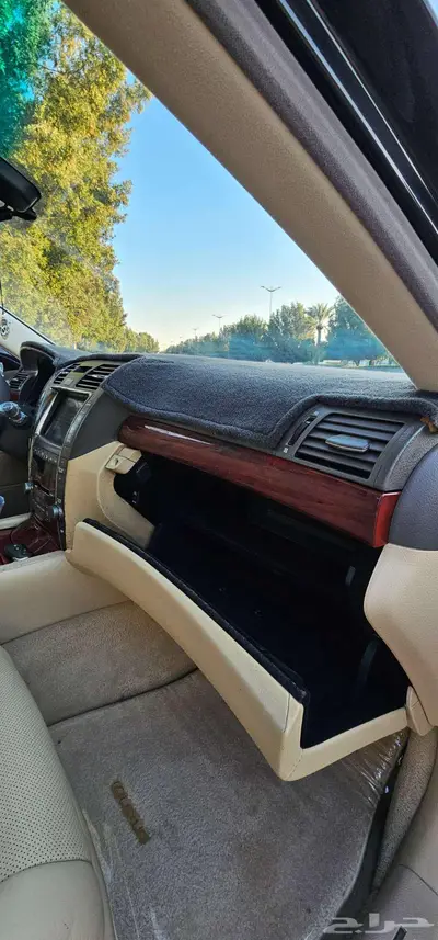 للبيع لكزس LS460L عبد اللطيف جميل 8