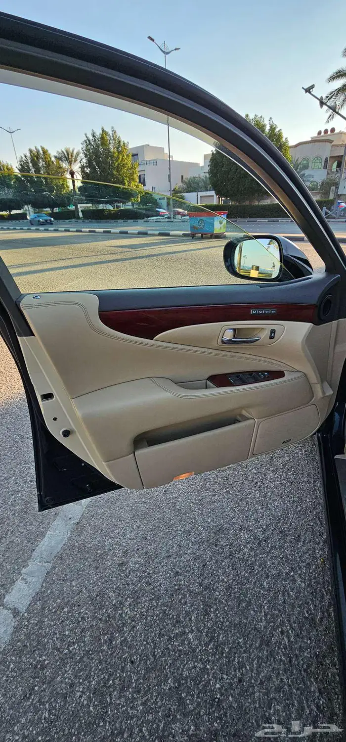 للبيع لكزس LS460L عبد اللطيف جميل 18