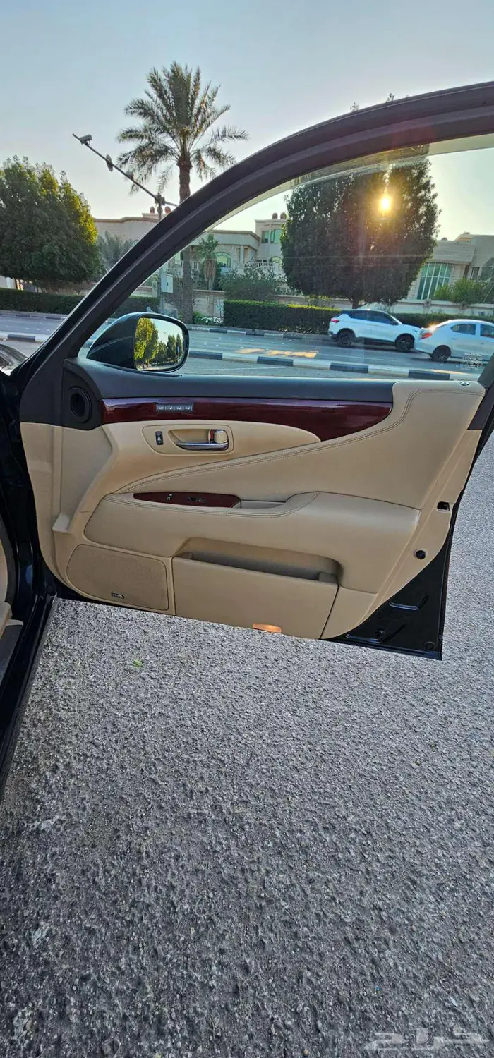 للبيع لكزس LS460L عبد اللطيف جميل 14