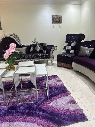 مجلس كنب مع السجاد والطاولات 1