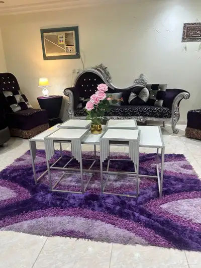 مجلس كنب مع السجاد والطاولات 0