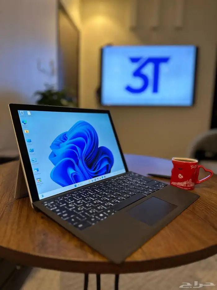 تابلت مع كيبورد سيرفيس برو 5 نظيف جدا 0