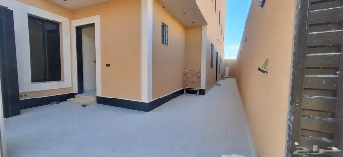للبيع فلل وادوار مساحات 240 و300 و375 في بوابه الشرق 2