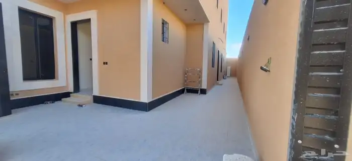 للبيع فلل وادوار مساحات 240 و300 و375 في بوابه الشرق 3