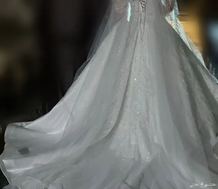 فستان زفاف مع الطرحة و عباية بيضاء 0