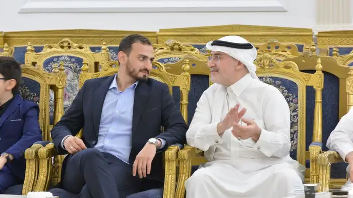 تبغا 50 ريال وانت جالس 4