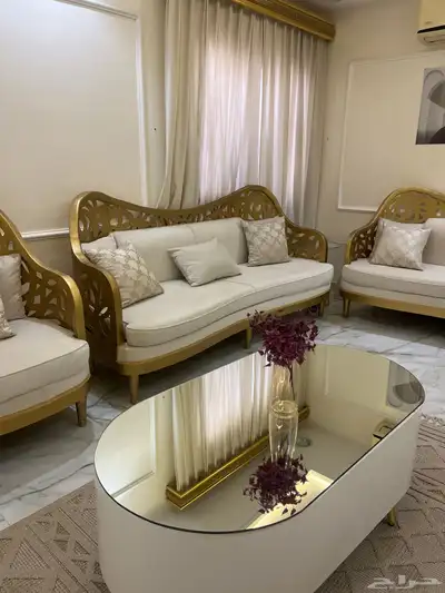 المجلس كامل مع الطاوله والسجاد والستاره نظيف 1
