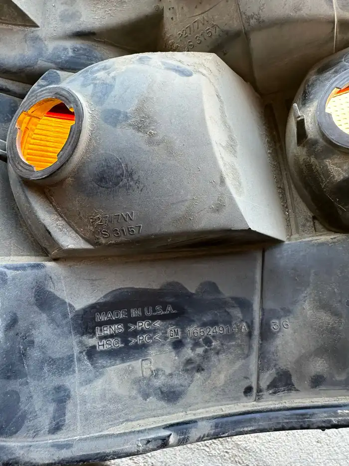 صطبات جمس مفخذ من 2000 إلى 2006 نظيفه فيه شطب بسيط فيه واحد 7