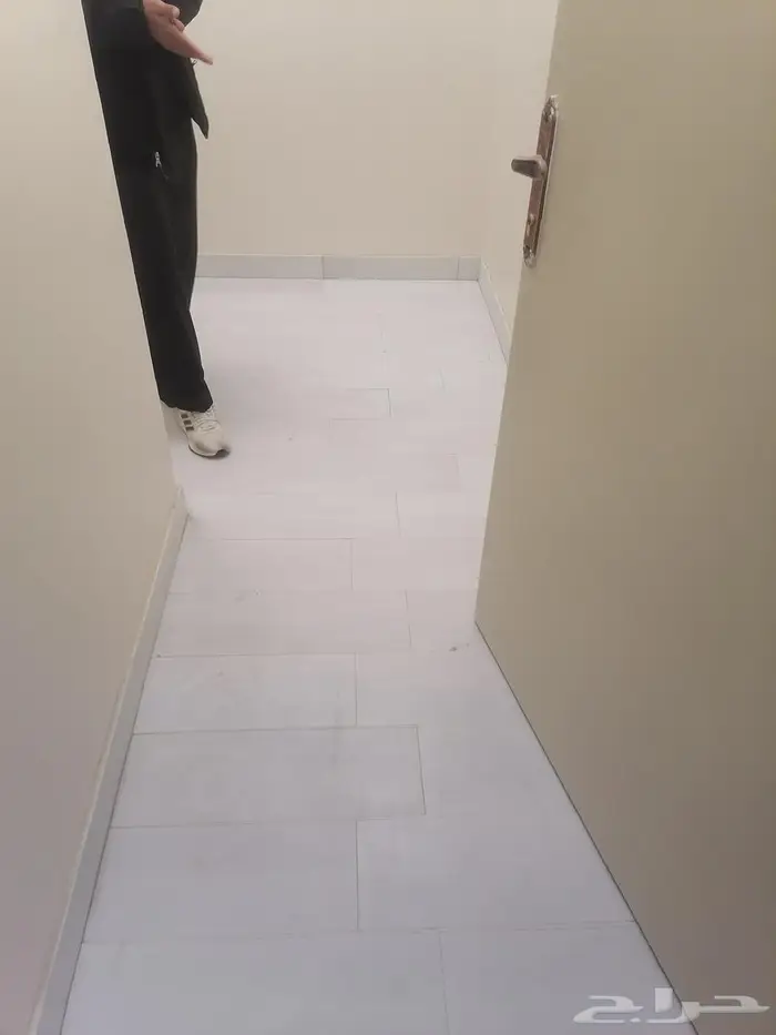 مبلط سراميك وبورسلين شغال بالمزان الليزر ودقه عاليه وتكسير 3