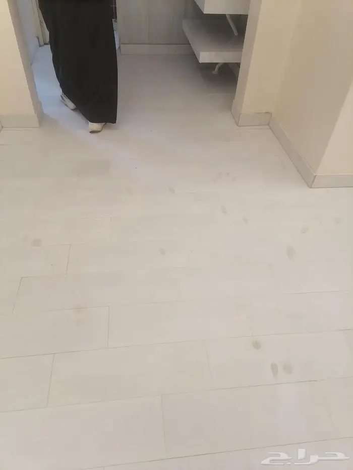 مبلط سراميك وبورسلين شغال بالمزان الليزر ودقه عاليه وتكسير 1