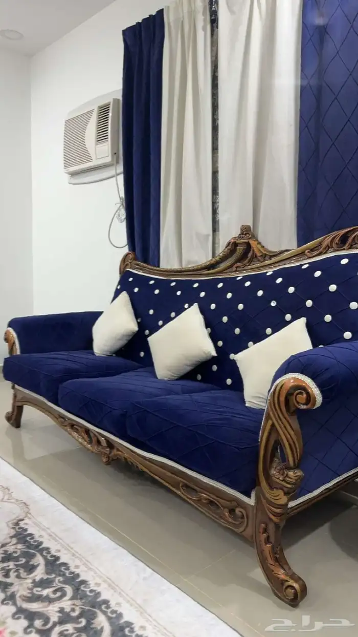 كنب صالة مع أربع طاولات. كنب مجلس نساء مع ثلاث طاولات 4