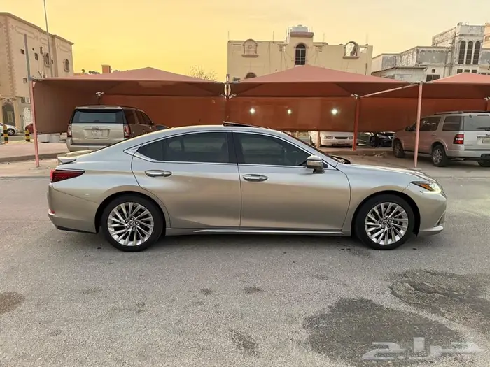 لكزس ES 350 فئة DD موديل 2021 13