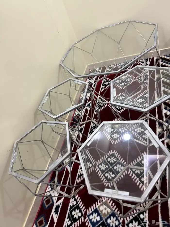 طاولة نظيفه جدا  مافيها اي ملاحظة 1