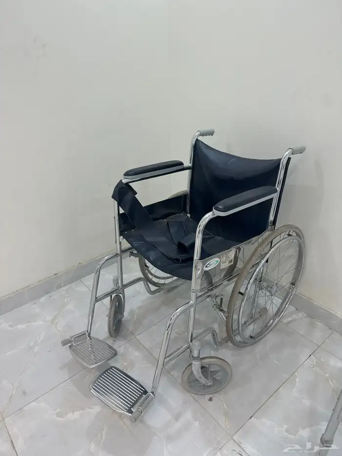 كرسي متحرك بحاله ممتازه 0