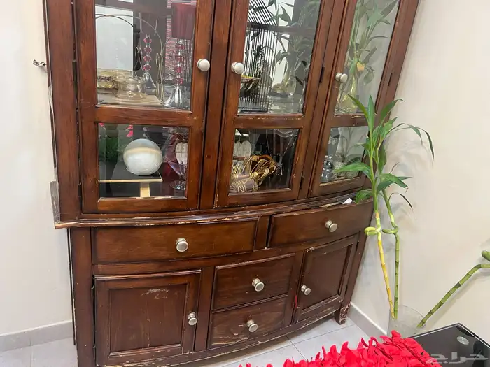 طاولات قزاز اسود مع فاترينا خشبية المدينة المنورة 4