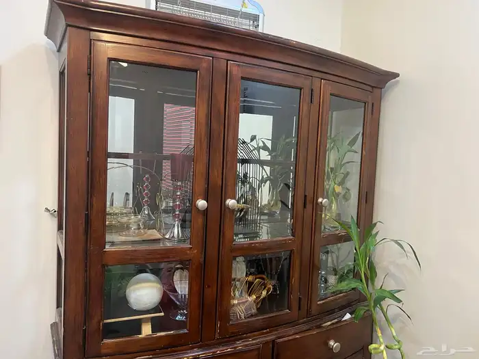 طاولات قزاز اسود مع فاترينا خشبية المدينة المنورة 1