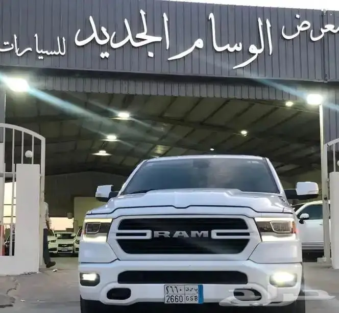 معرض الوسام الجديد بالجبيل للسيارات المميزه 50
