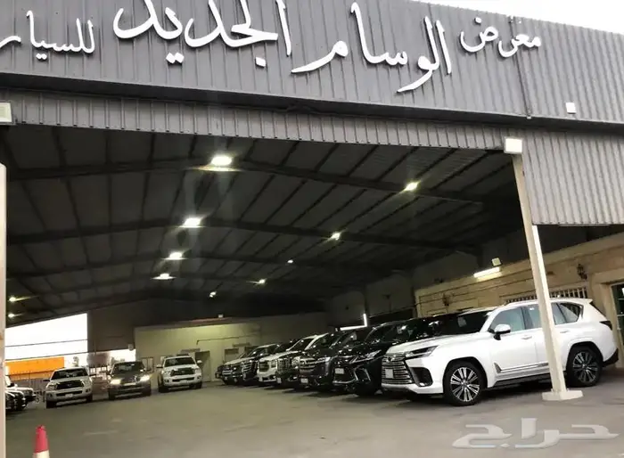 معرض الوسام الجديد بالجبيل للسيارات المميزه 8