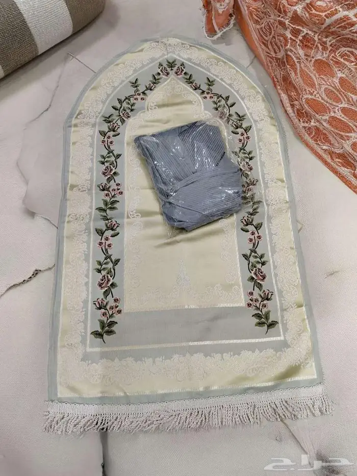 جملة أطقم سجاجيد وشراشف صلاة ومصاحف جملة الجملة 84