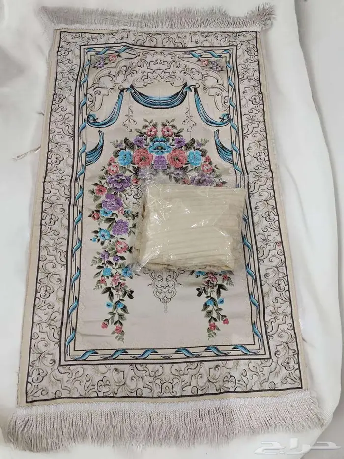 جملة أطقم سجاجيد وشراشف صلاة ومصاحف جملة الجملة 70