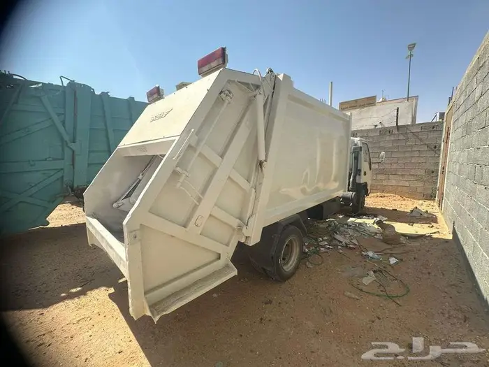 2 - سيارة ضاغط نفايات 22 ياردة LVECO 1 0