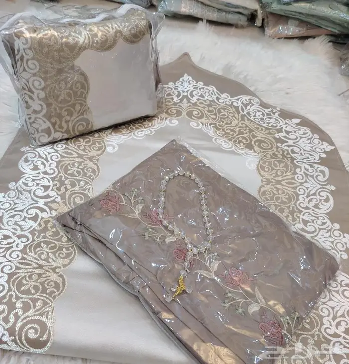 جملة أطقم سجاجيد وشراشف صلاة ومصاحف جملة الجملة 37