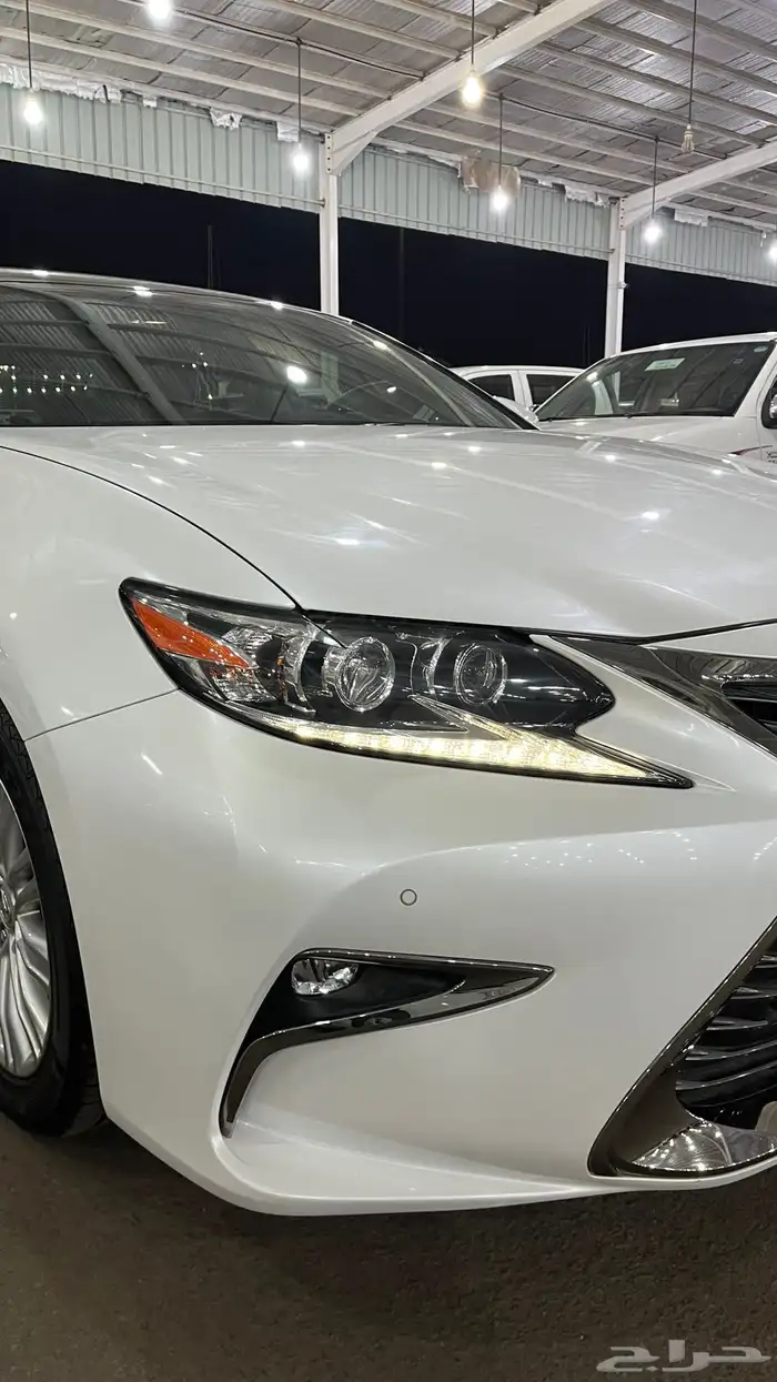 لكزس 2018 es350 شبه جديد 4