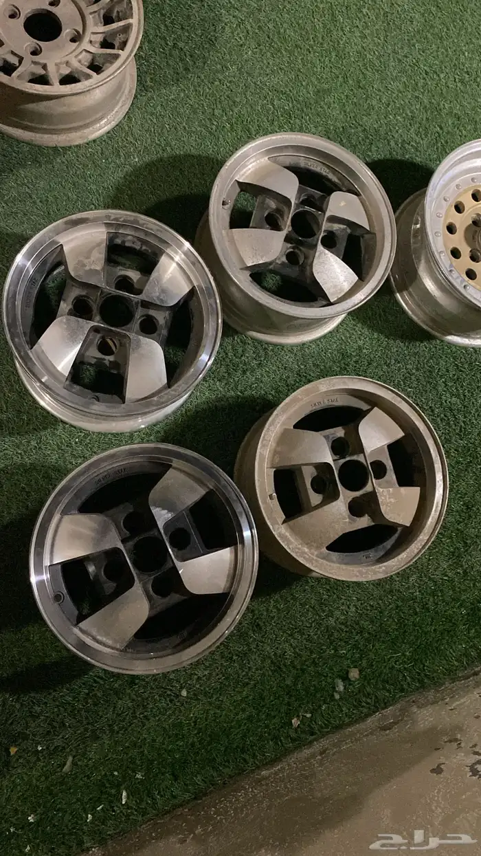 للبيع طقم جنوط اربع براغي يركب على نيسان ياباني مقاس 13 4