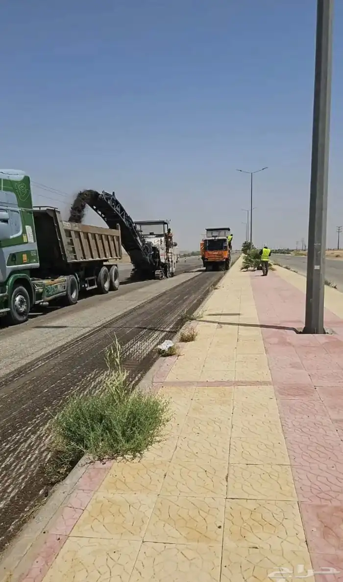مقاول أسفلت جديد ومقشوط ومستخدم توريد وتنفيذ مع رش مادةMC1 8
