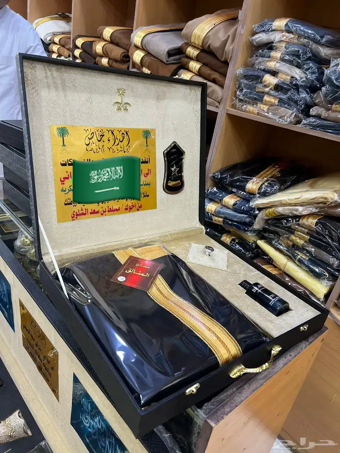 درع مع سيف تخروج هدية بشت 13