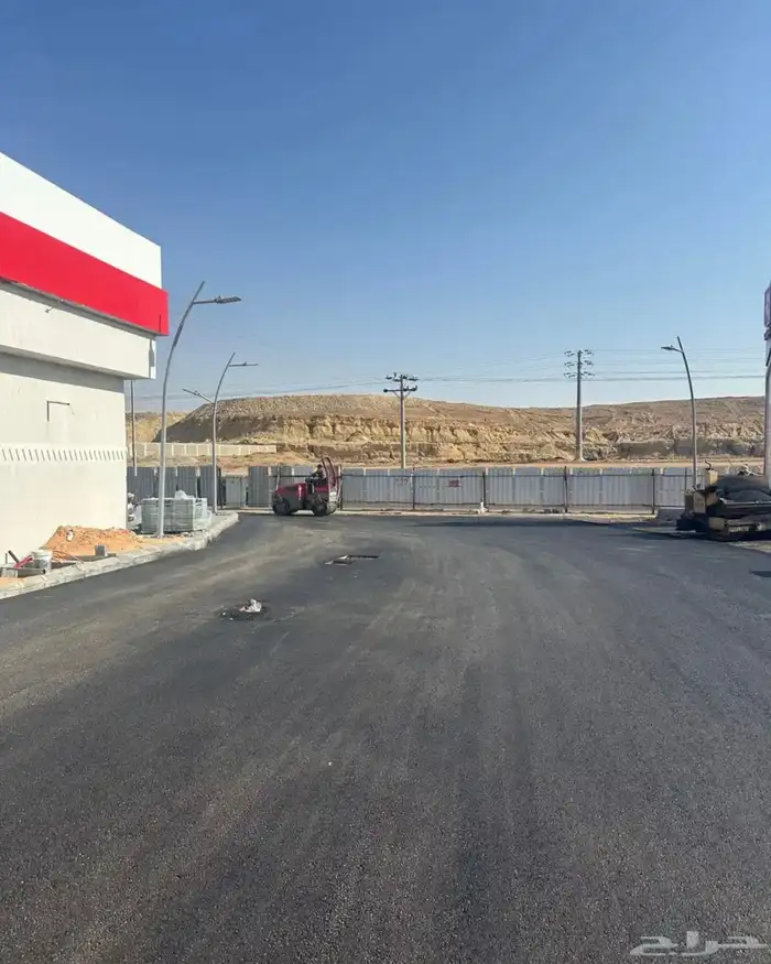 مقاول أسفلت جديد ومقشوط ومستخدم توريد وتنفيذ مع رش مادةMC1 9