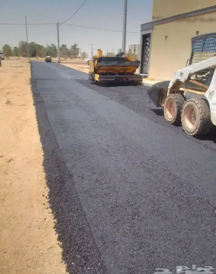 مقاول أسفلت جديد ومقشوط ومستخدم توريد وتنفيذ مع رش مادةMC1 0