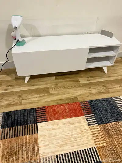 طاولك تلفزيون من آيكيا 1